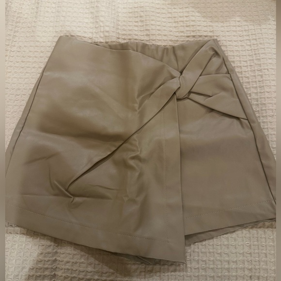 Faux Leather Tan Skort NWT Pink Lily - Picture 1 of 4